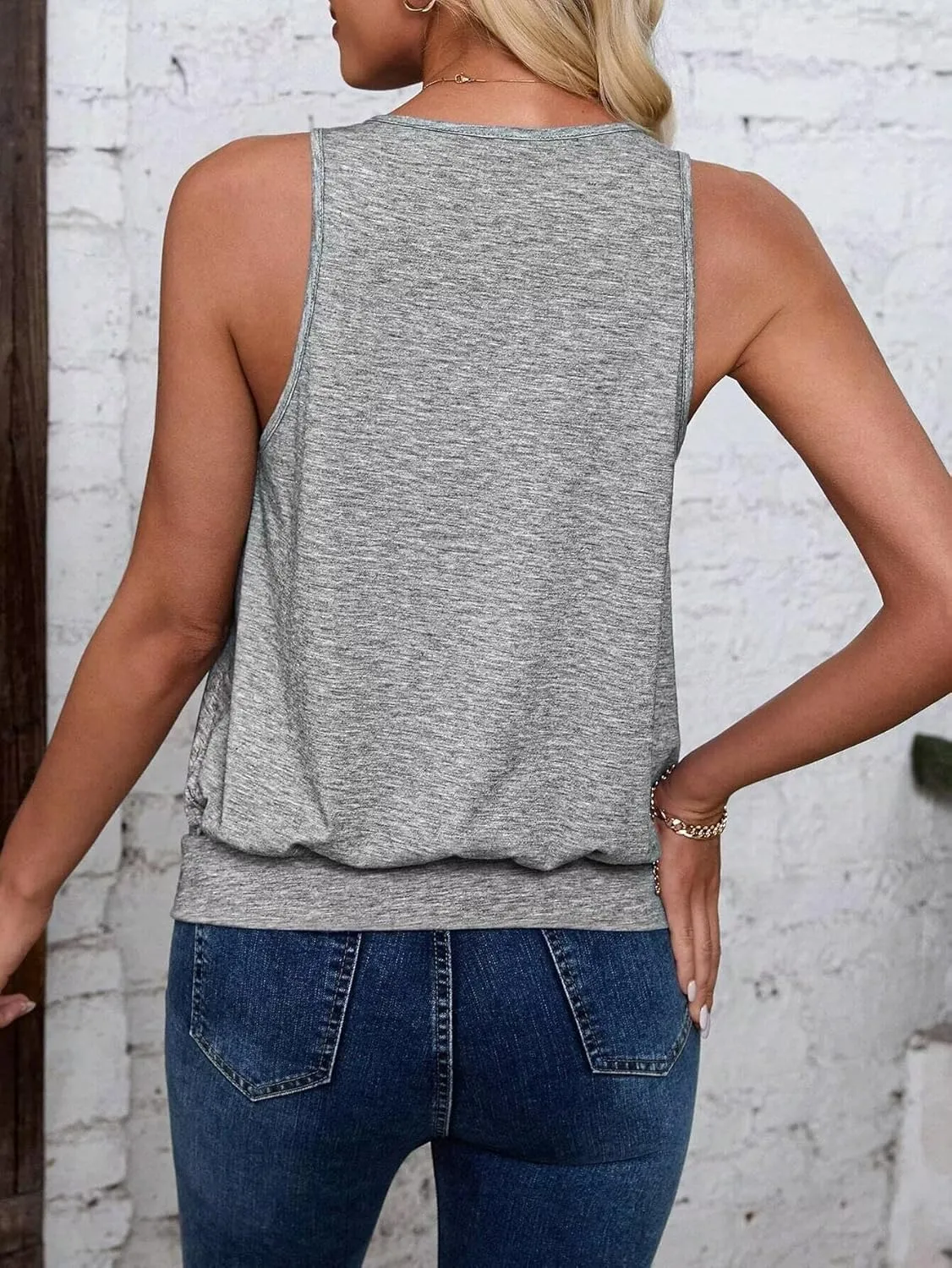 Womens Tank Tops Casual V Neck Sleeveless Summer Spring Clothes Loose Fit Cute Outfit Basic Cami 2025 Fashion Shirts